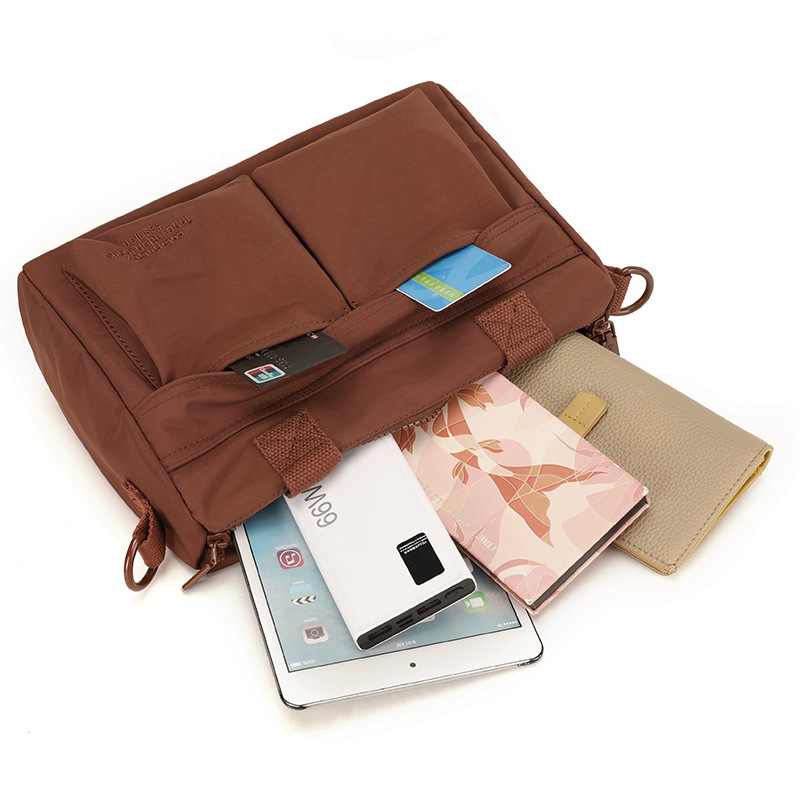 Nylon resistente al agua maletín de mano un hombro crossbody mujer multicompartimento bolsa de tela Application Scenario