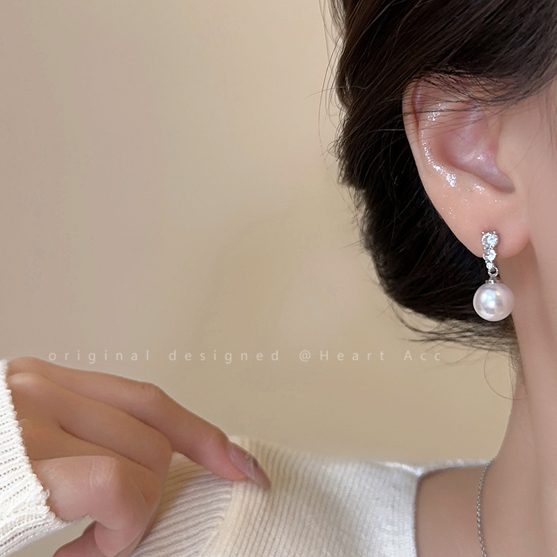 Rich girl's niche high-end design sense, Shi family pearl stud earrings, elegant and high-end silver needle earrings and earrings for women Specification image