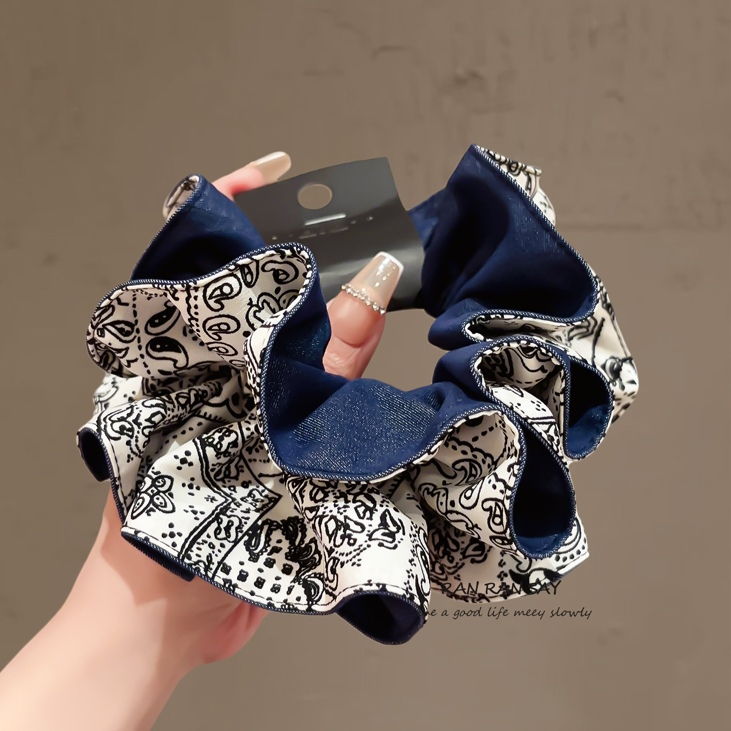 Cashew flower Little Waist hair band, a new trendy fabric hair accessory, large intestine circle hair band, elegant bun and ponytail circle
