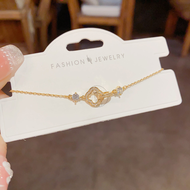 A unique and stylish zircon four-leaf flower interlocking bracelet with a sense of design, light luxury and simple, versatile jewelry wholesale Specification image