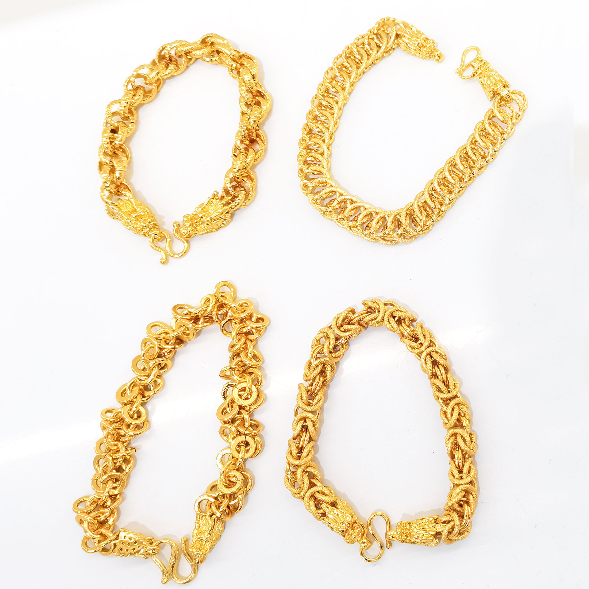 Copper gold-plated powerful double dragon heads interlocking bracelet jewelry, new Chinese-style men's style, factory wholesale for boyfriend Application Scenario