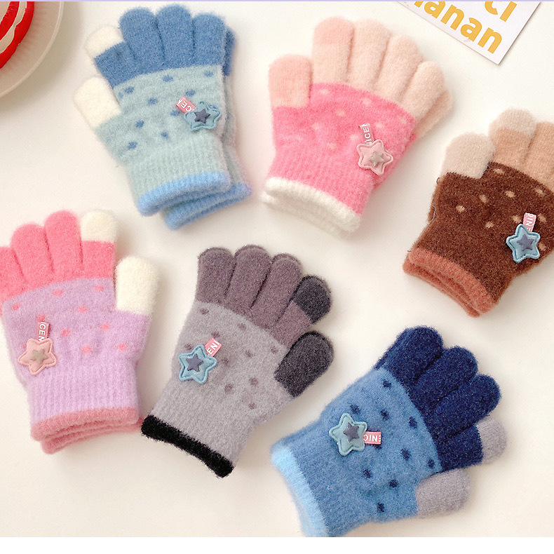 Wholesale of new autumn and winter children's cute bear warm gloves and baby winter knitted five-finger warm gloves