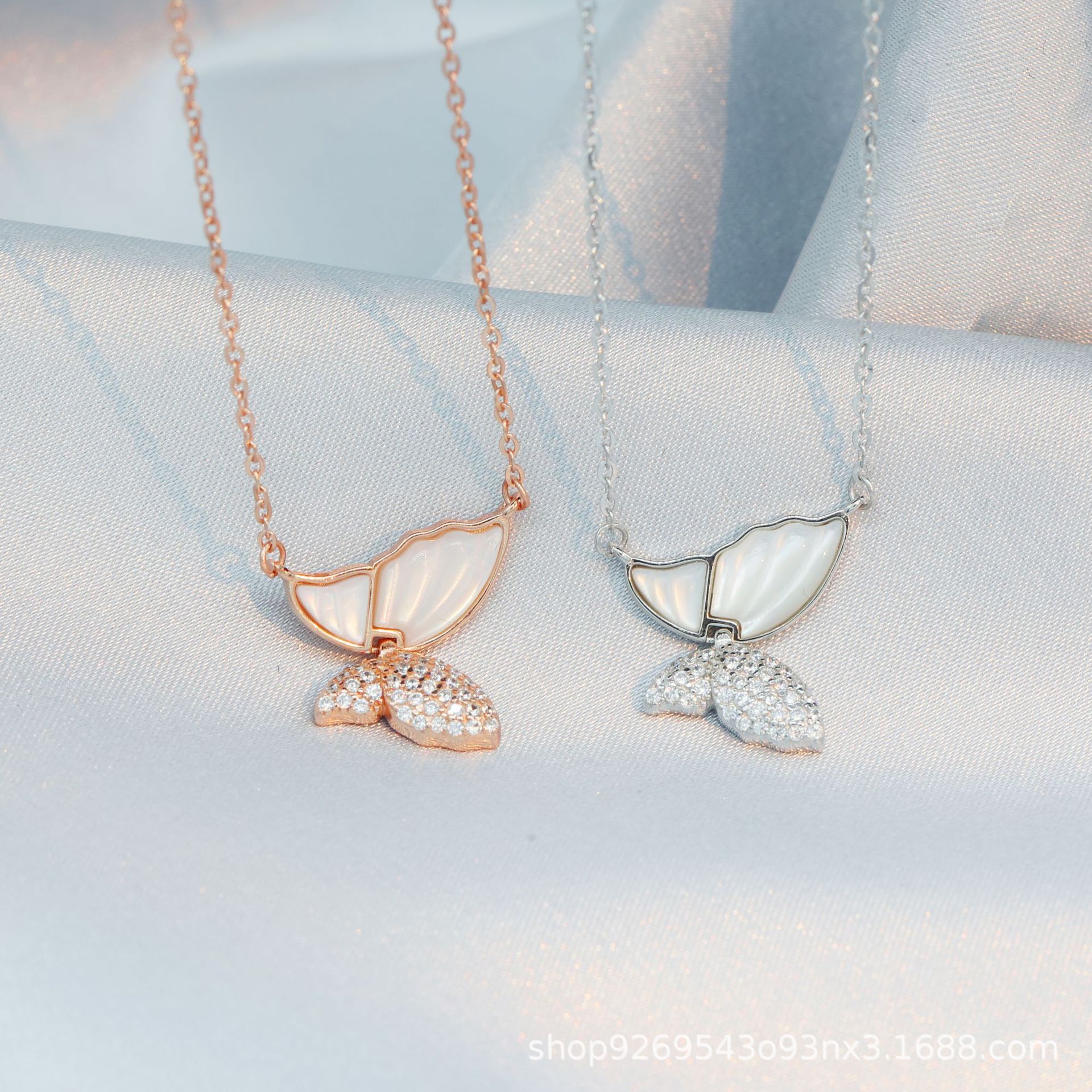 S925 Pure silver butterfly White mother-of-pearl necklace is a high-end and versatile collarbone chain accessory with a light luxury style and a niche design