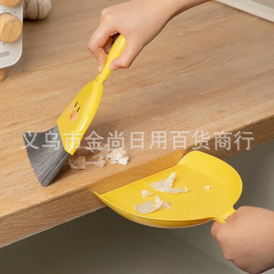 New cartoon little yellow duck desktop children's cleaning desk mini broom dustpan set small broom cleaning broom Specification image