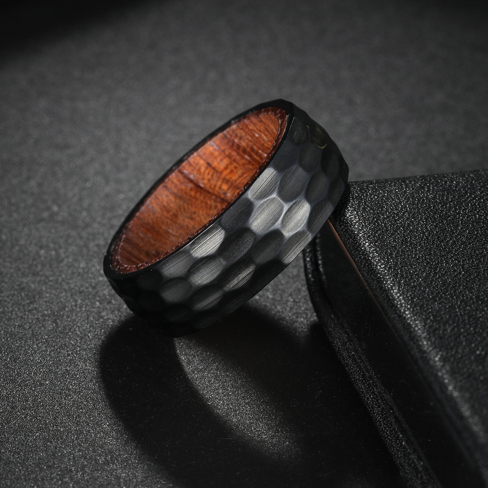 A new 8mm titanium steel jewelry piece with a hammered inner ring and pear wood inlay for men on Amazon's popular European and American products Application Scenario