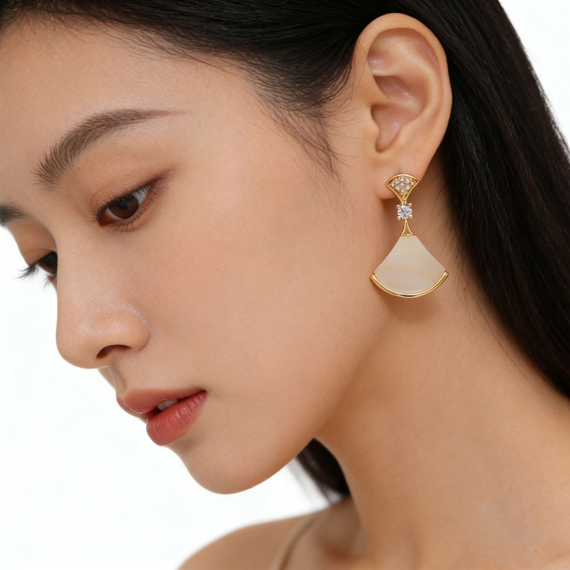 Hyacinth francés fresco suave abanico de conchas pendientes con diamantes moda ligera extravagancia simplicidad diseño de nicho sentido de múltiples accesorios de oído details Picture
