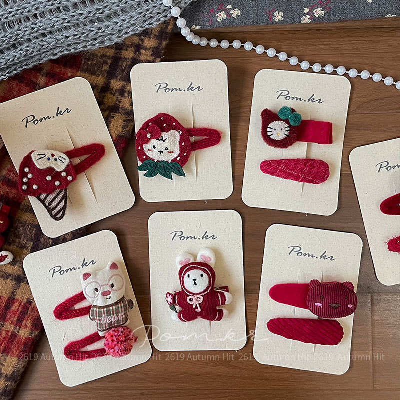 Nuevo koran manga roja corte de pelo pinza mano tela niños lateral pelo roto pinza flequilla dulce broche clip mujer Pom.kr vino rojo peluche pinza de pelo de dibujos animados fresa gatito varios chica otoño invierno lindo día Application Scenario