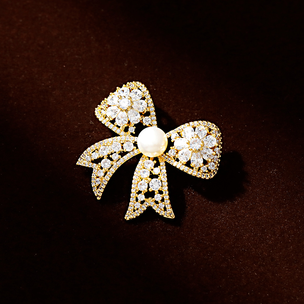 Hyacinth exquisite, high-end, fashionable, light luxury, zirconium bow brooch, elegant and refined, freshwater pearl coat, suit and accessory for women