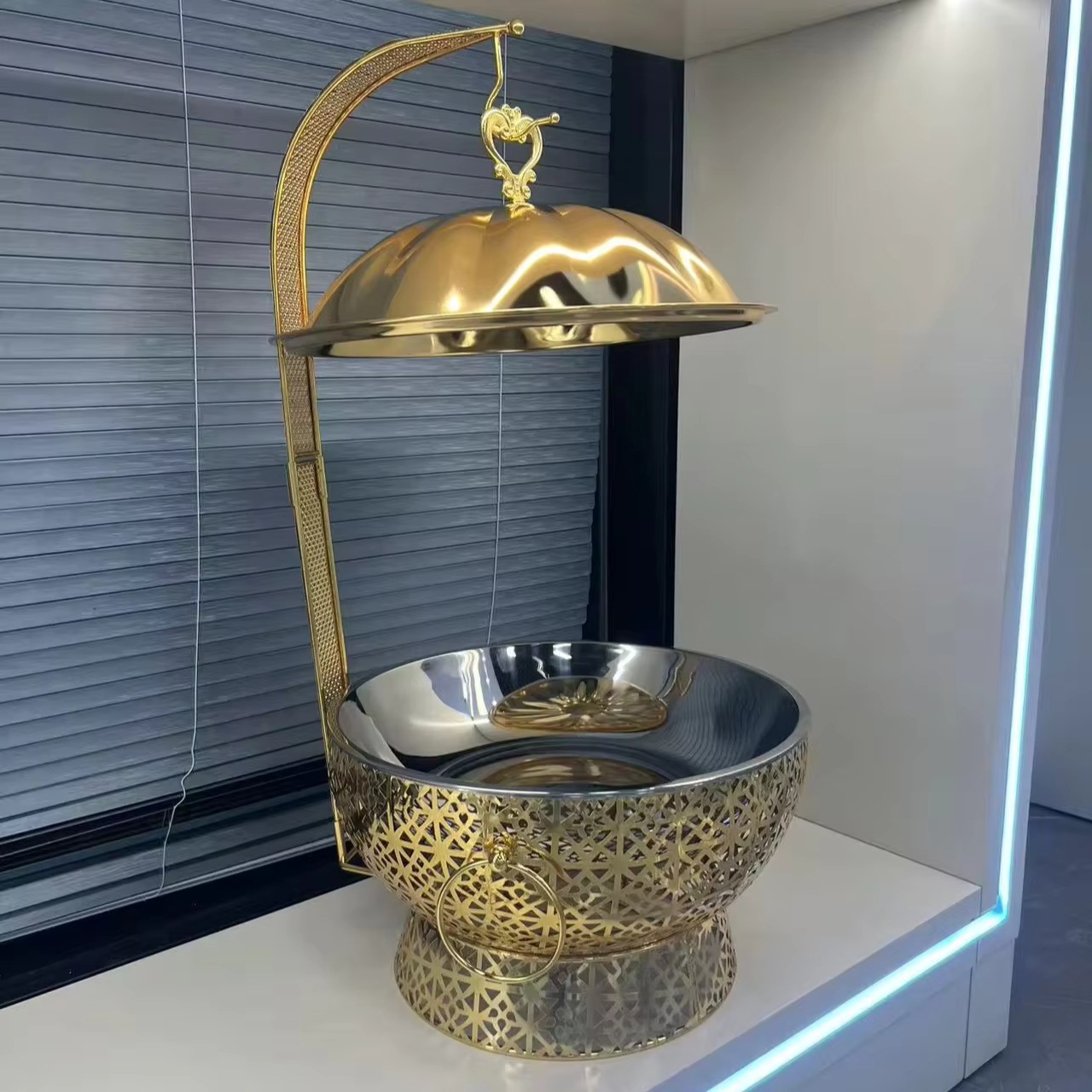 Hot-selling Golden Round food heaters, luxury wedding party supplies, hotel and restaurant stainless steel hot pot buffet sets full figure