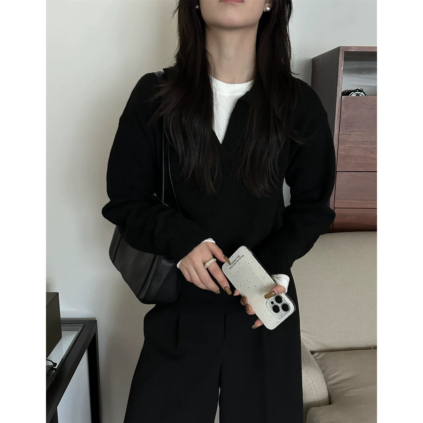 A grey lapel sweater for women's wear, paired with a polo knitted sweater, is a new autumn/winter 2025 base layer and an early autumn Korean-style top details Picture