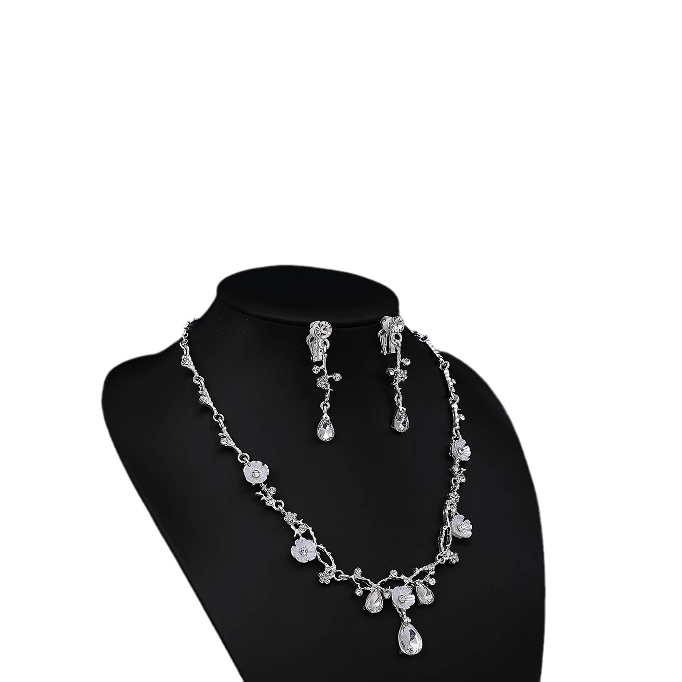 New handcrafted bride chain, Korean-style bride accessories, high-end wedding crown necklace, earrings, three-piece set Item Picture