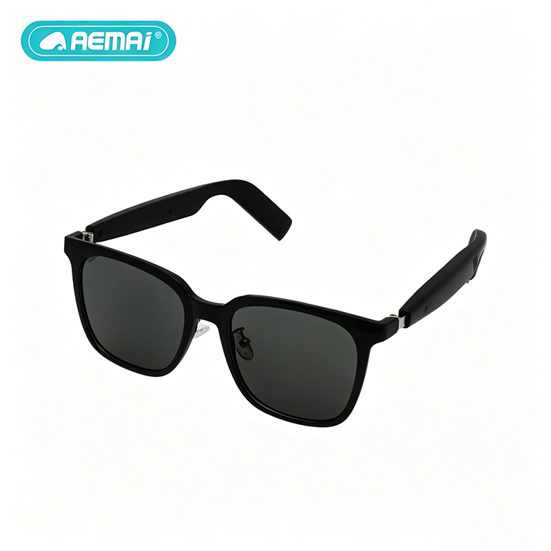 aemai's new cross-border smart glasses, Bluetooth glasses, color-changing, UV-resistant, for listening to music and making calls, with transparent and changeable lenses Application Scenario