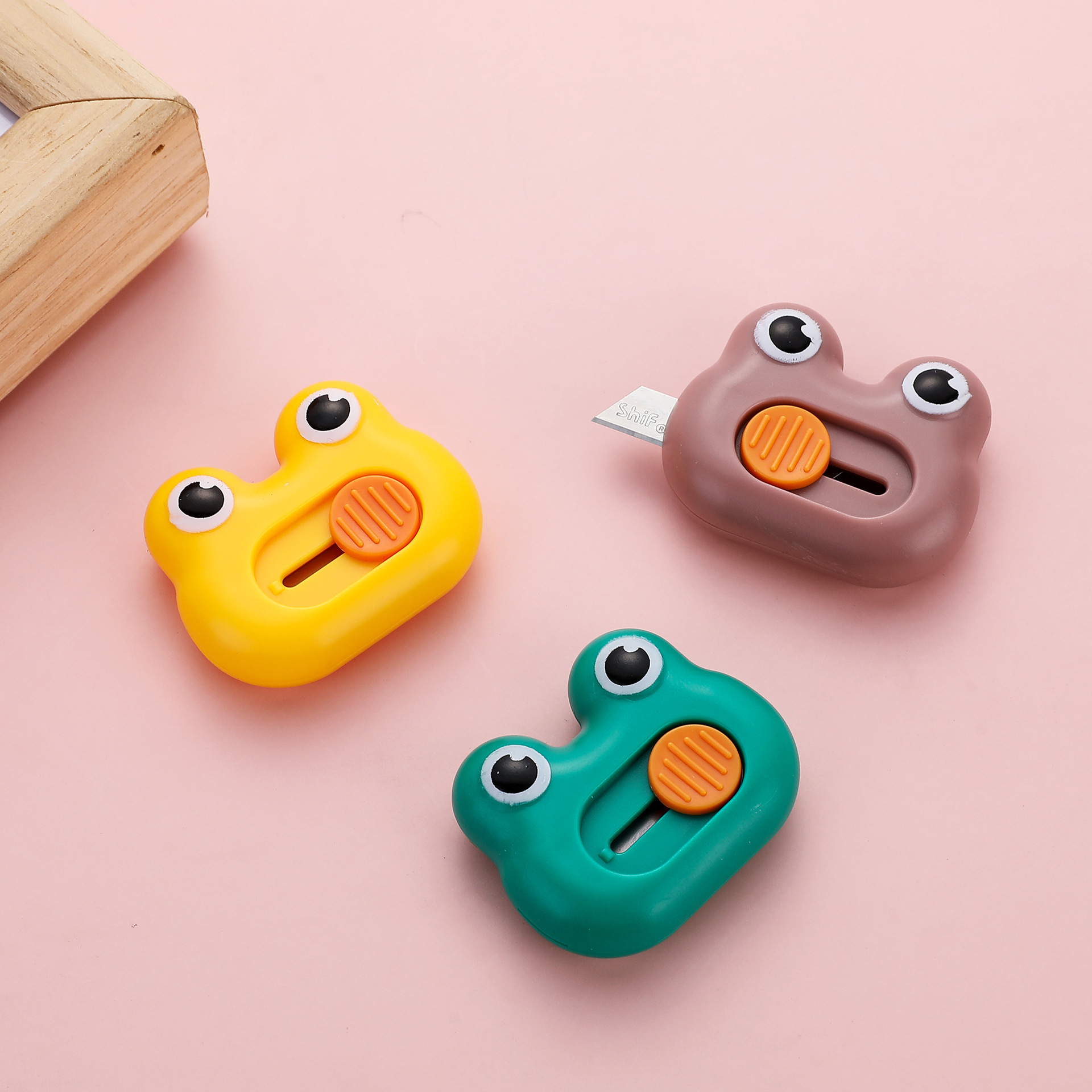 Pioneer 8147 Frog Cartoon Utility Knife, Express package Opening, Portable Art Handmade Paper Cutting Mini Utility knife Specification image