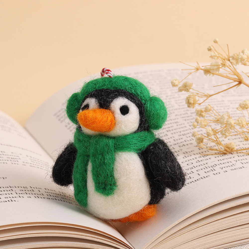 可爱手工羊毛毡挂件 趣味企鹅立体玩偶挂饰 小众包包挂饰小众挂件产品图
