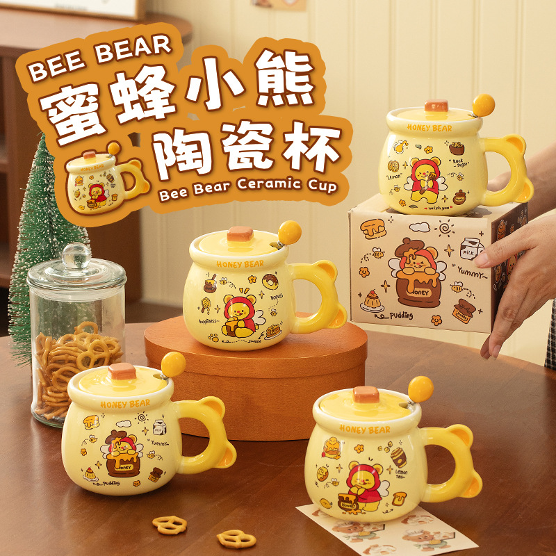 Cute honey bear ceramic cup, large-capacity covered spoon mug, high appearance level water cup, birthday gift and souvenir