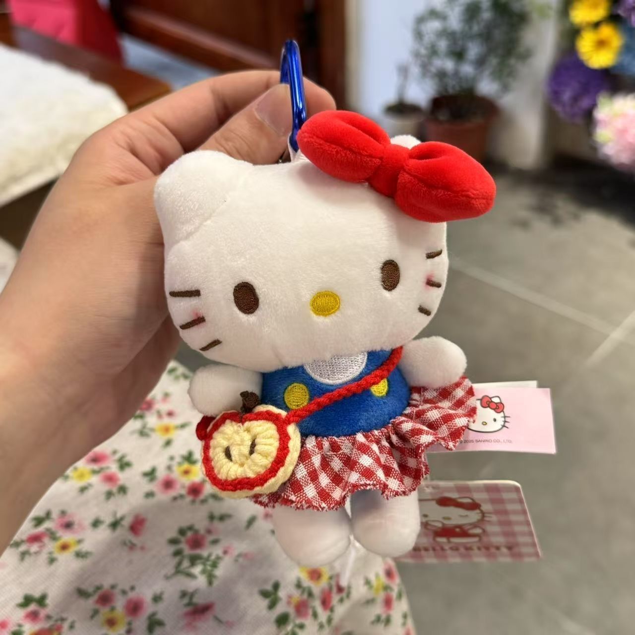 kitty Apple shoulder bag, kt doll, Girls' backpack Pendant, hanging accessory, Bag gift, keychain, best friend, plush toy pendant, water cup pendant, figurine Application Scenario