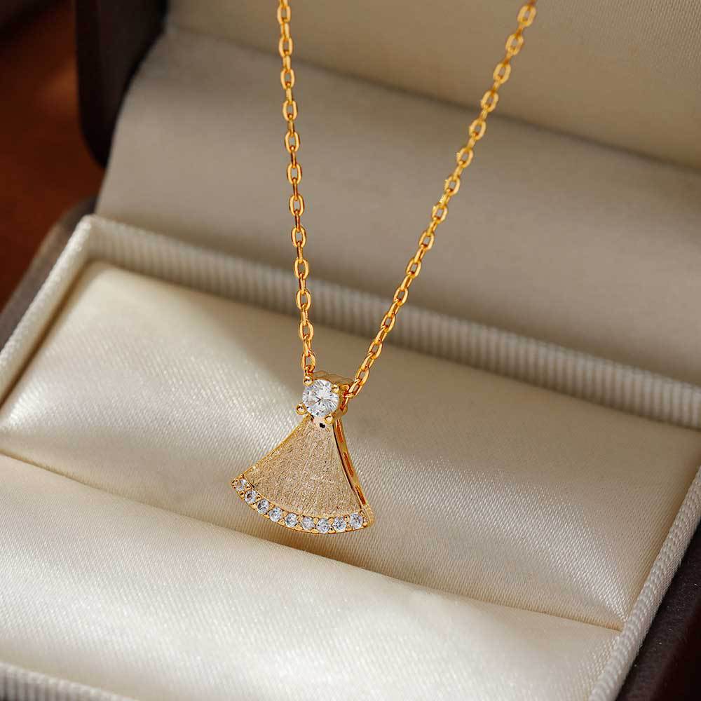 Hyacinth时尚轻奢小裙子扇形项链女2025新款轻奢高级感颈链精致百搭锁骨链