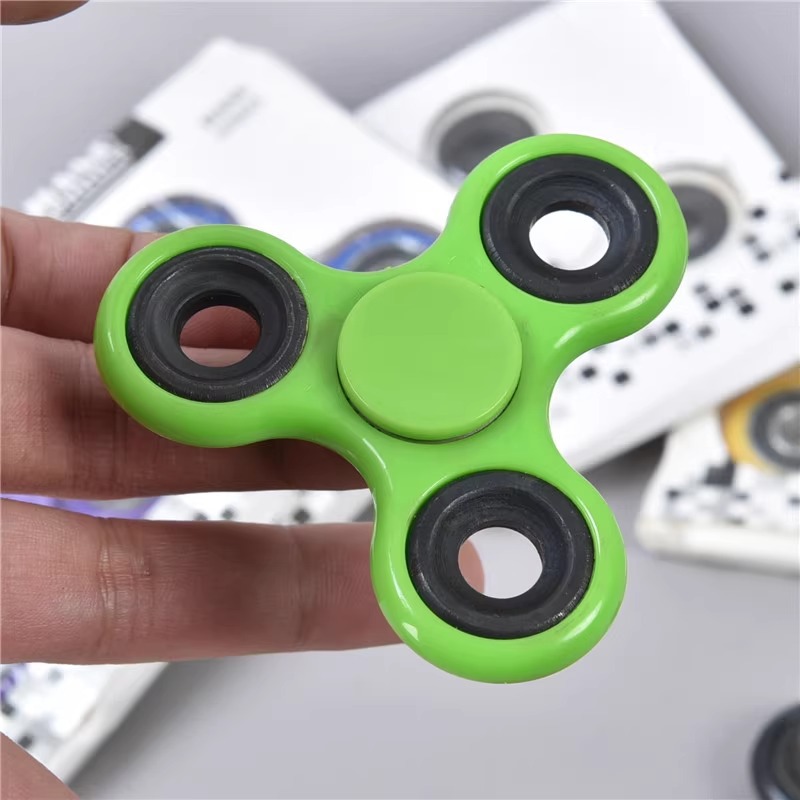 A stress-relieving wonder, children's fidget spinner, a high-speed metal finger spin for an extremely long time, a venting toy for boys and adults details Picture