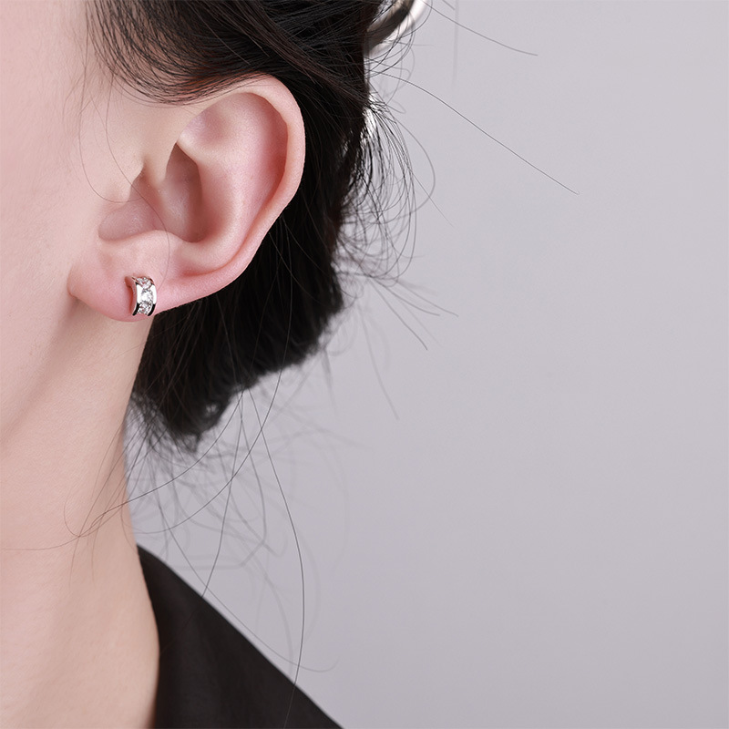 Zhuoheng Select s925 sterling silver European and American original simple, niche and high-end earrings, ins style American hip-hop ear bone studs Specification image