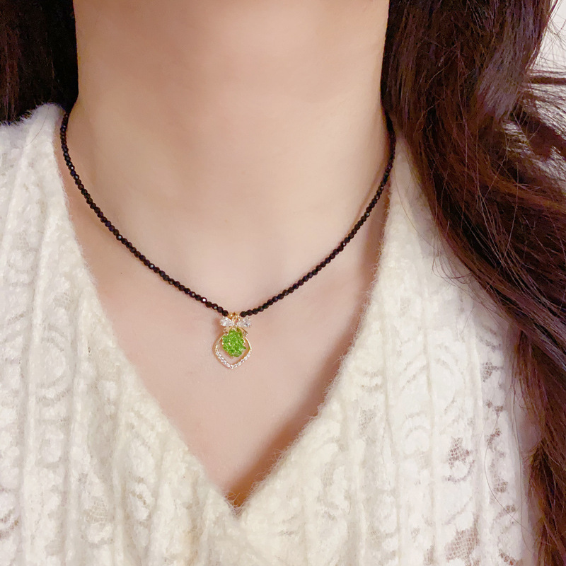 French style, versatile green square diamond black crystal necklace, trendy, light luxury, niche collarbone chain, fashionable and internet-famous necklace French style, versatile green square diamond black crystal necklace, trendy, light luxury, niche collarbone chain, fashionable and internet-famous necklace