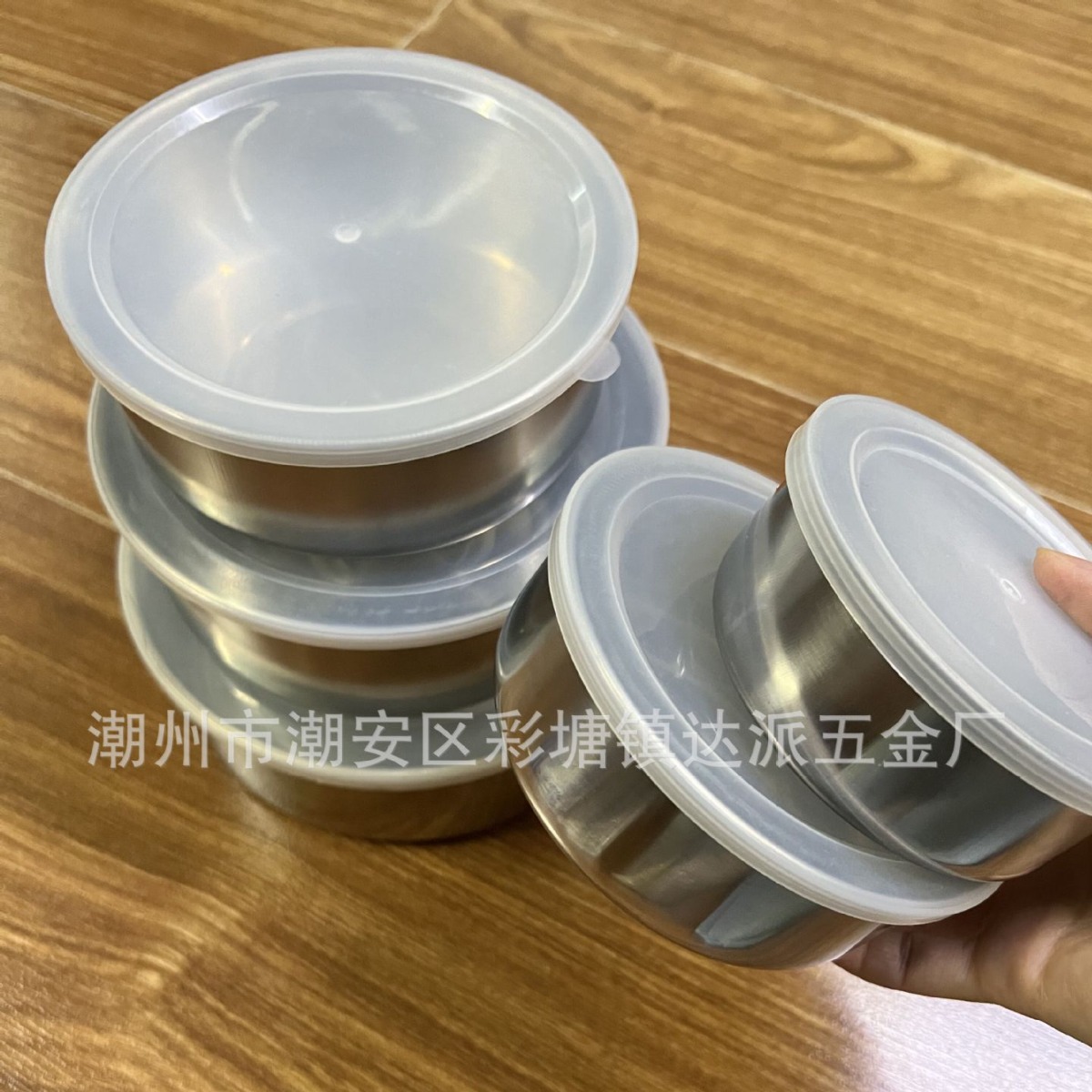 Manufacturer wholesale stainless steel food storage box five-piece set, round sealed refrigerator storage box, household covered snack box Application Scenario