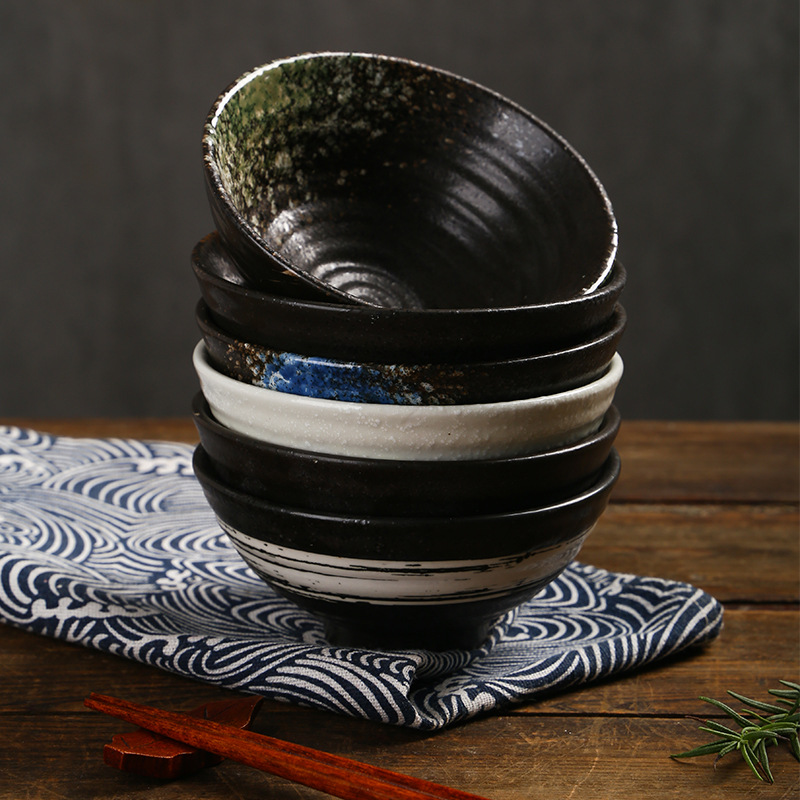Wholesale Japanese ceramic bowls, 4.5-inch and 5-inch rice bowls, creative Japanese tableware, household and commercial soup bowls, restaurant tables Application Scenario