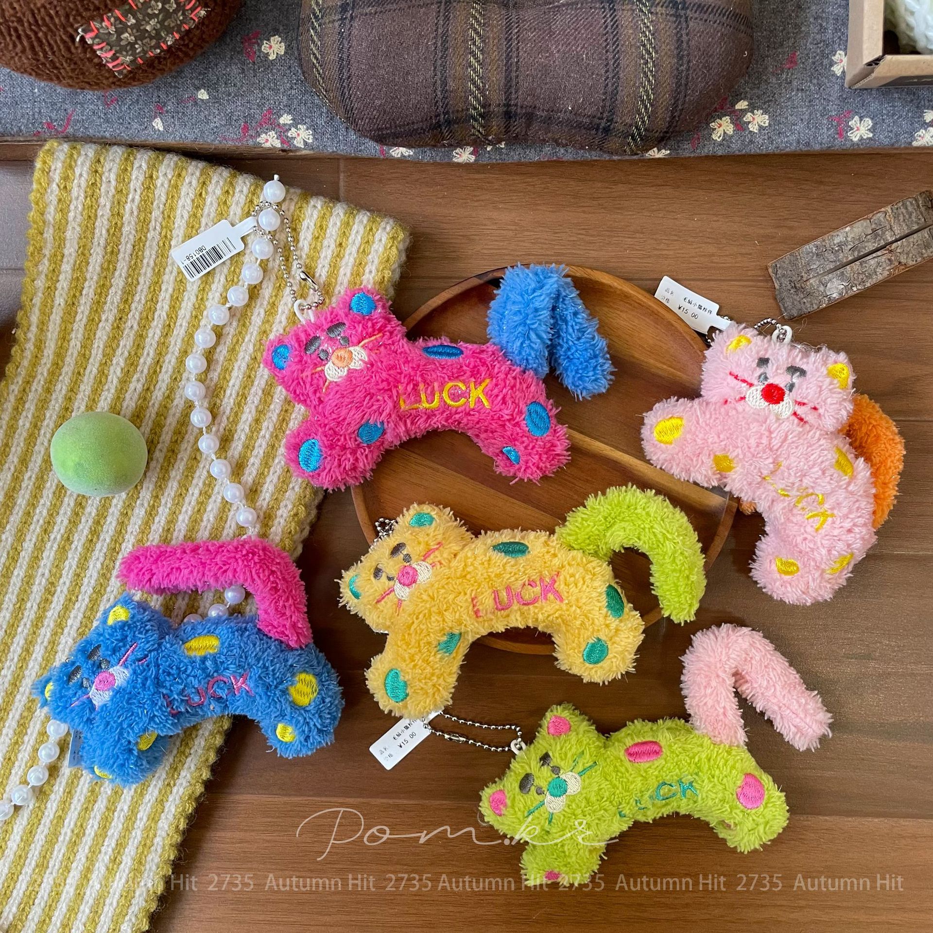 Korean-style dopamine LUCK polka dot cat plush pendant, wagging tail cartoon doll backpack keychain pendant Specification image