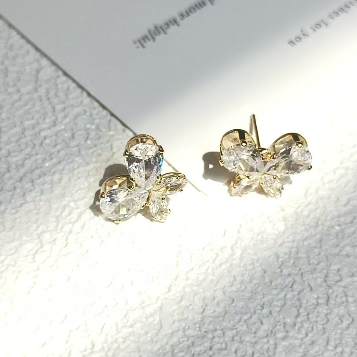 2025 New Sparkling Ear Stud earrings, pure silver butterfly Super Sparkling ear bone Stud Zircon, high-end, exquisite and versatile style Specification drawing