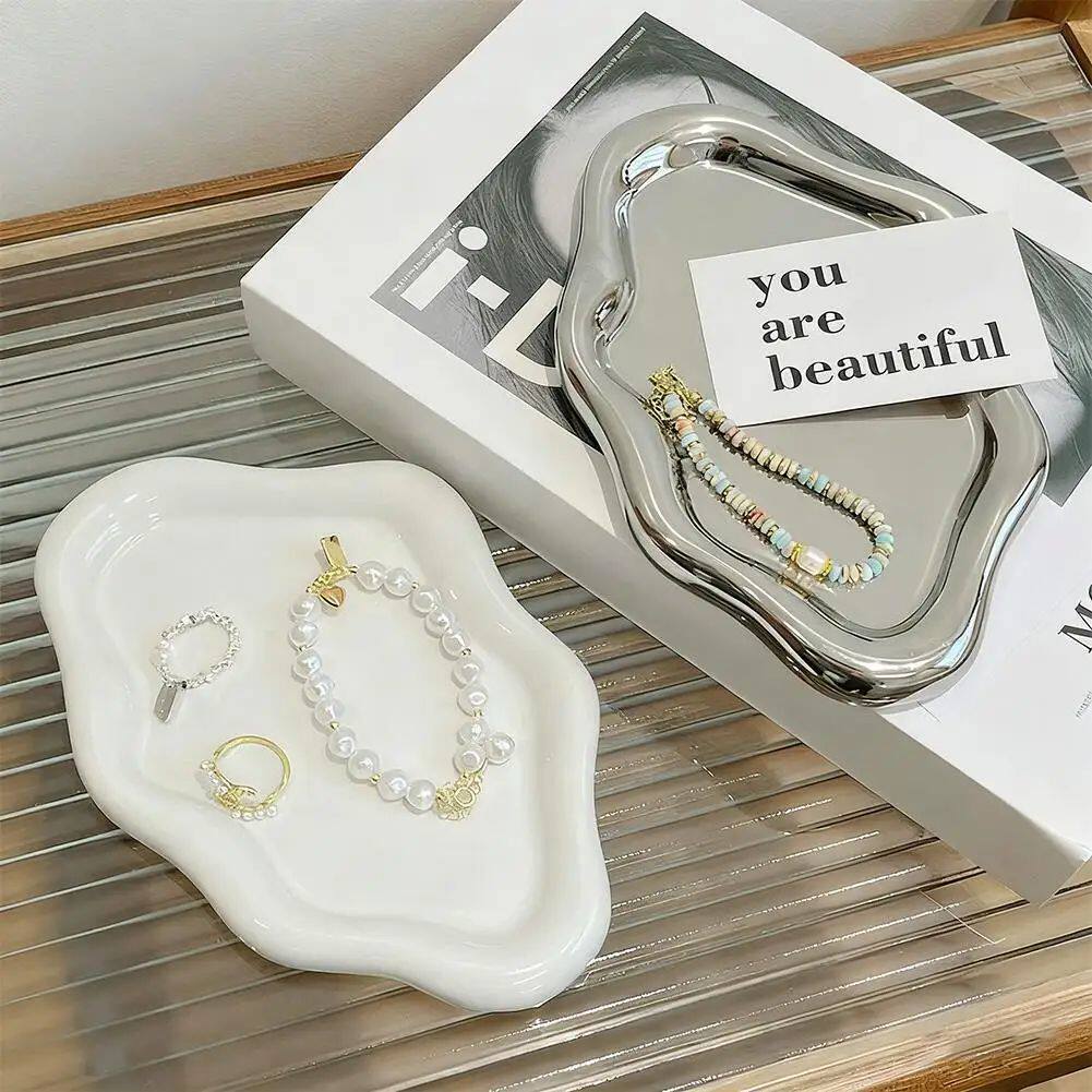 Single-layer light luxury cloud plastic jewelry storage tray, perfume display, entrance key storage ornament Specification image