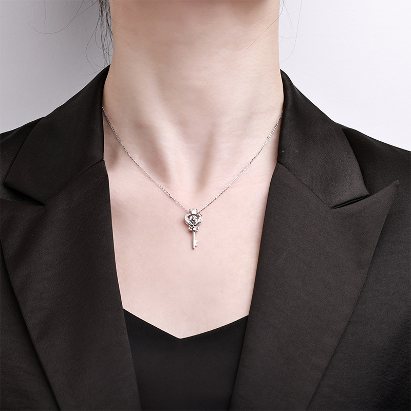 Zhuoheng Select S925 All-silver dynamic Moissanite key Necklace Yellow Crown Non-allergic Heart ins Style Key Pendant Zhuoheng Select S925 All-silver dynamic Moissanite key Necklace Yellow Crown Non-allergic Heart ins Style Key Pendant