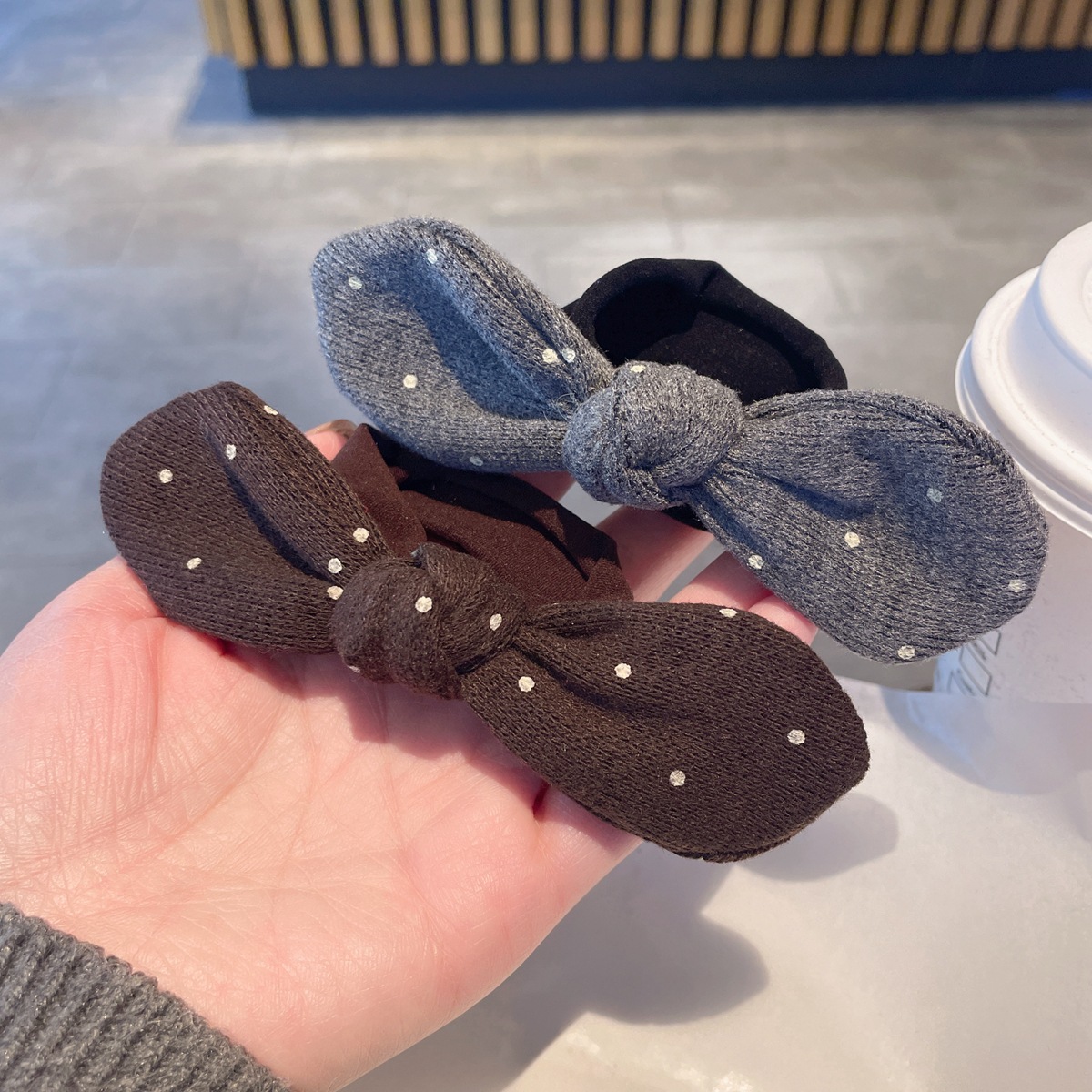 The forest-style Maillard rabbit ear hair band is durable and does not damage hair. It leaves no marks. The towel band is a French retro polka dot hair accessory and a hair tie details Picture