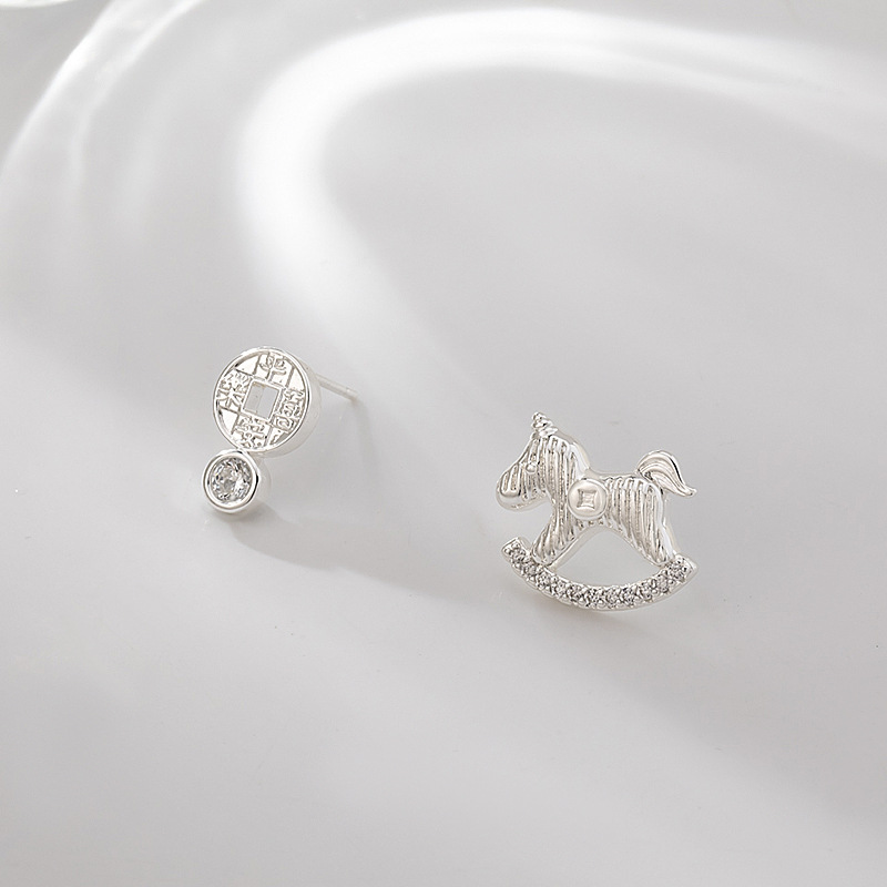 柏伶饰品轻奢小众设计马上有钱耳环镶嵌八方来财小木马耳钉AB款女