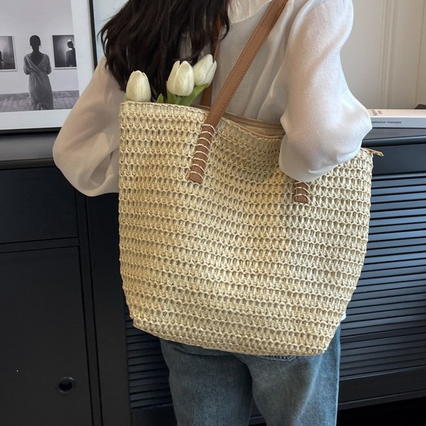 Bolso de paja transfronterizo bolso de paja versátil de moda viaje bolso de playa de gran capacidad bolso de axila bolso de paja de tote bolso de mano tejido bolsa de paja de playa hecha a mano Application Scenario