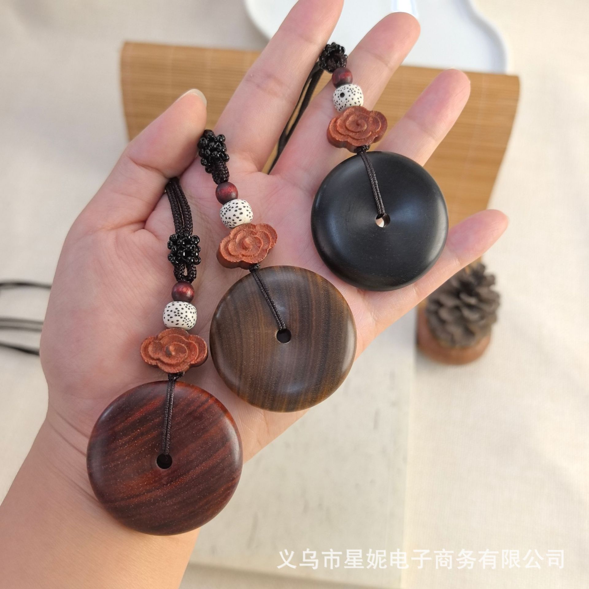 Elegant pearl short necklace, women's lanyard jewelry, classic, fashionable, simple and versatile women's accessories Specification image