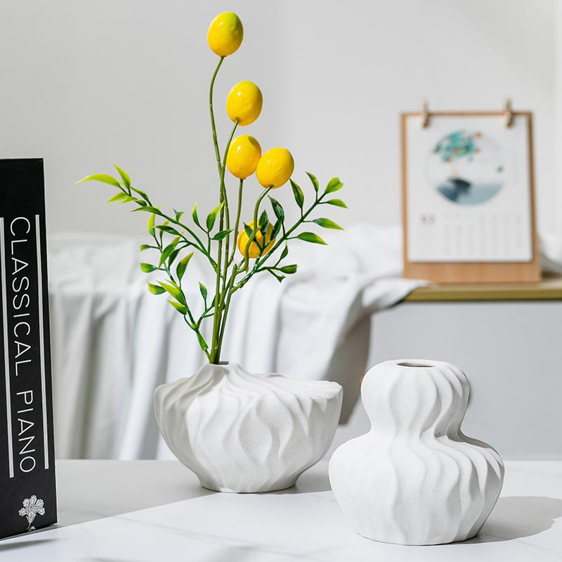 2025 Nordic ceramic vases, decorative items, dried flowers, flower arrangements, TV cabinets, home decorations, creative living room cross-border designs details Picture