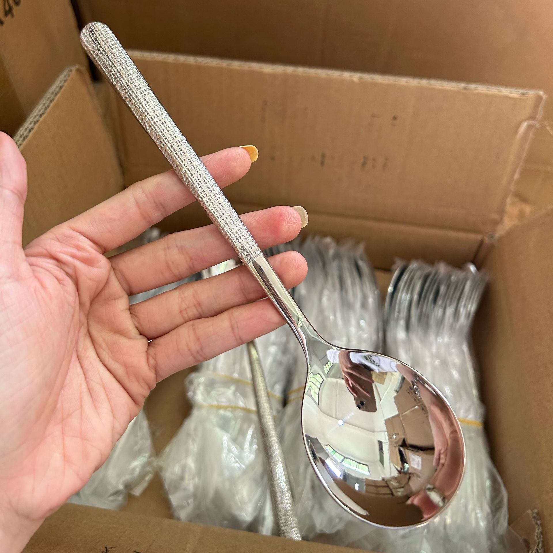 Minojia cross-border export 304 stainless steel spoons, Japanese thickened long-handled main dining spoons, food-grade rice spoons and soup spoons details Picture