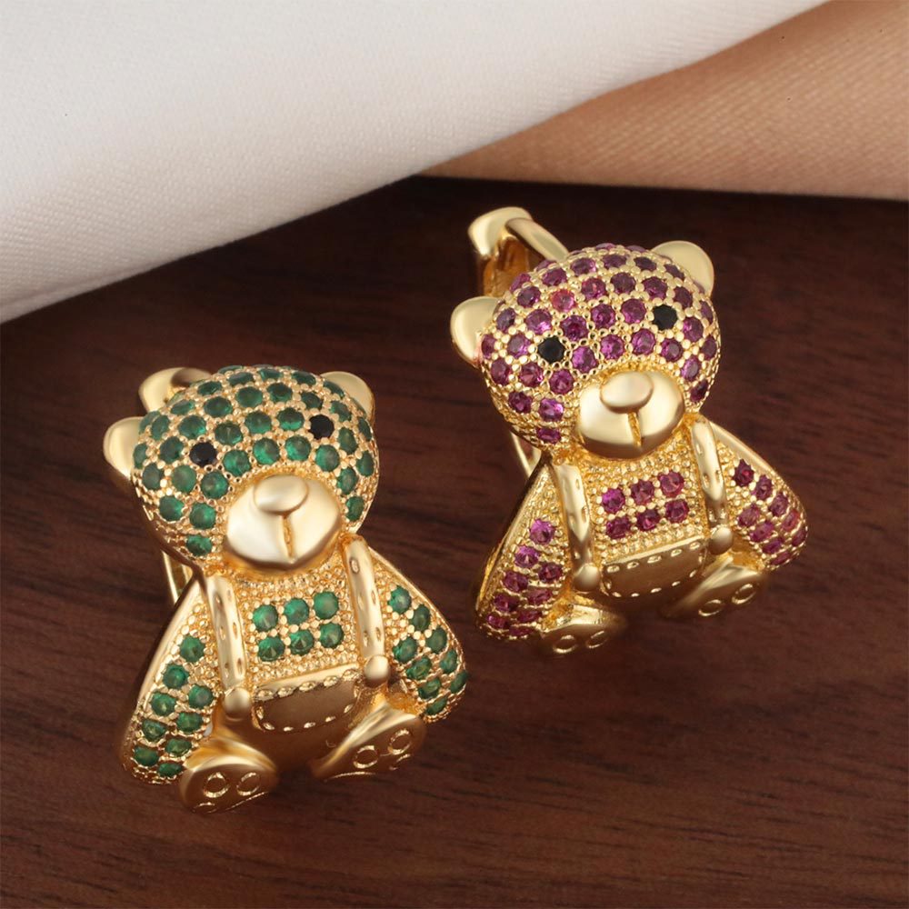 This is a popular and unique 18K gold-plated zircon bear opening decoration for girls in Europe and America. It is cute and versatile on Instagram thumbnail