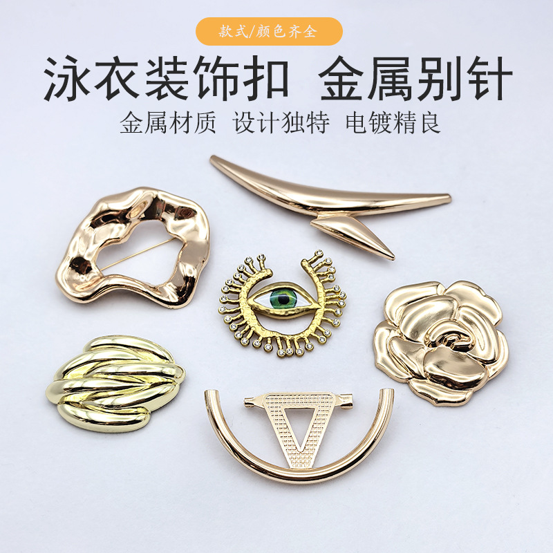 A niche design sense metal brooch with an irregularly twisted devil's eye, a high-end and personalized decorative clasp for dressing