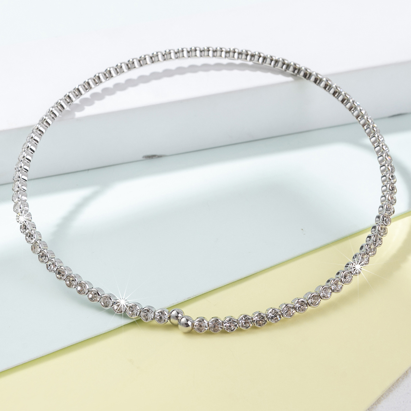 Factory direct supply, European and American style cross-border choker, rhinestone-encrusted ingot claw chain, simple opening, elastic adjustable single-layer collar and neck accessories Application Scenario