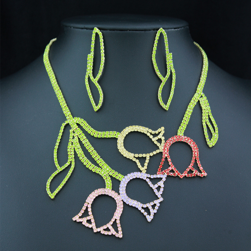 Cross-border European and American design sense rose color rhinestone necklace + earrings jewelry set, exaggerated and fashionable women's personalized accessory set details Picture