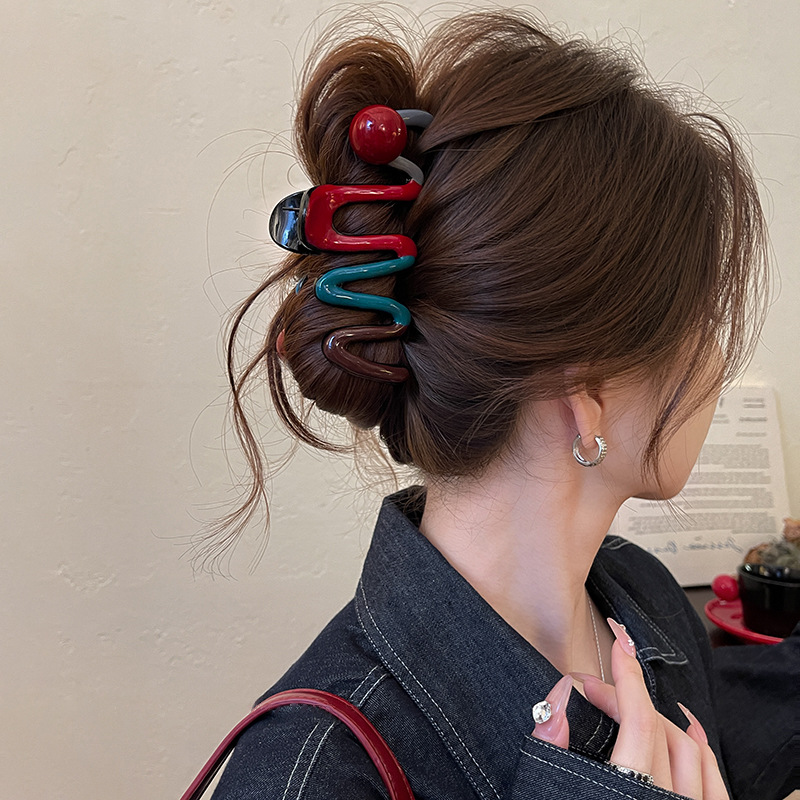 Red and blue contrasting hair clip, large shark clip, women's back head 2024 new high-end clip hair accessory details Picture