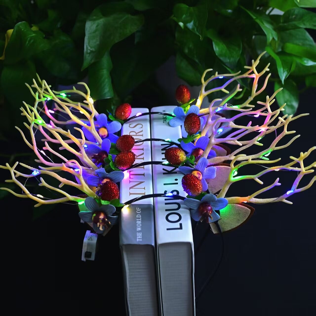 In-stock cross-border European and American Christmas antler headbands, strawberry antler headbands, funny photo Christmas headwear Application Scenario