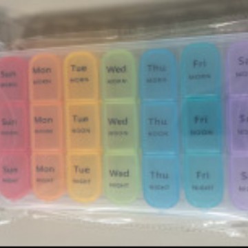 The push-button type portable medicine box dispenser can be used for a week. The medicine box is a plastic dispensing box and bagged details Picture