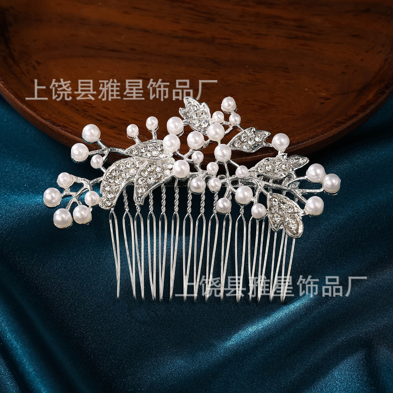 European and American cross-border bride hair accessories, pearl water diamond hair combs, wedding photo studio combs, silver-plated alloy bride crowns details Picture