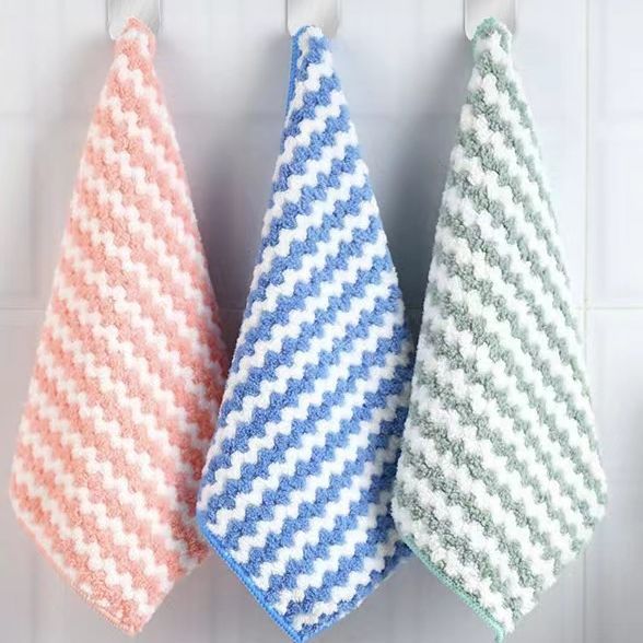 Cationic thickened coral fleece dishcloth, kitchen and household absorbent cloth, non-shedding scouring pad Application Scenario