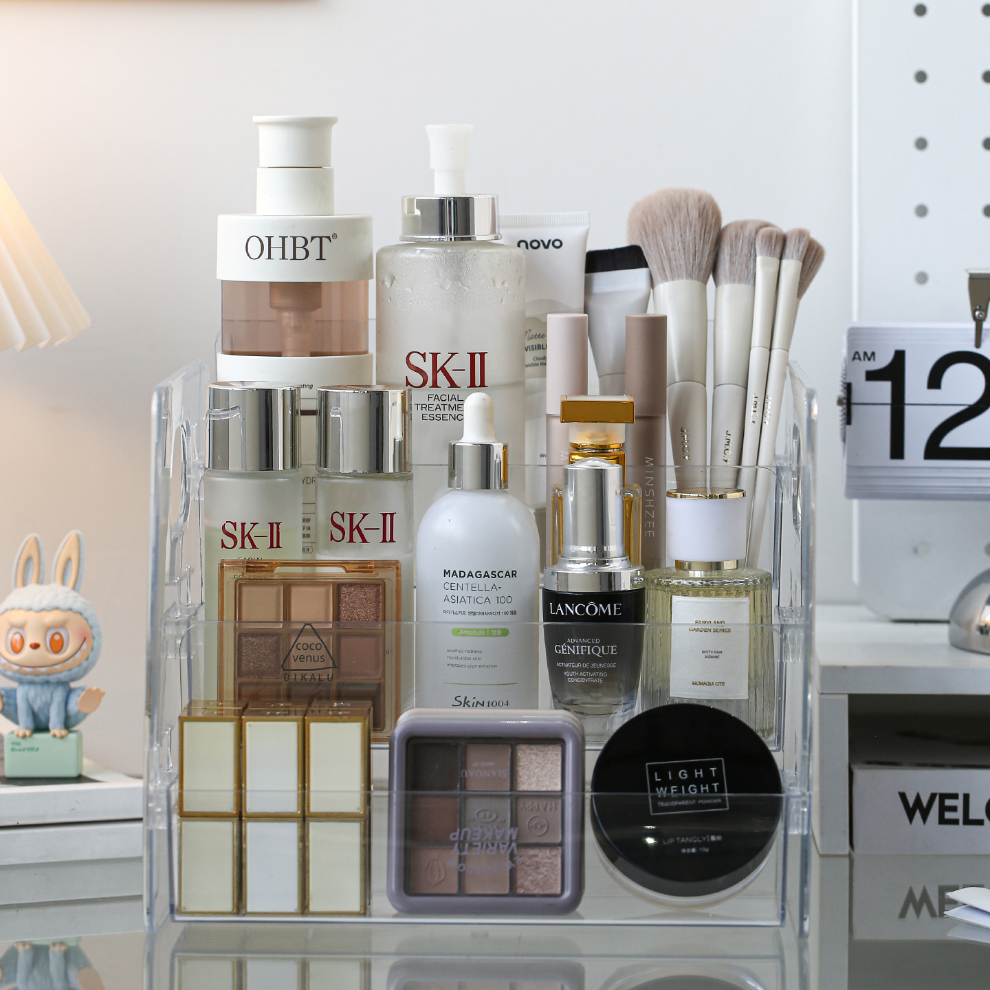 Cosmetics shelf, acrylic transparent dressing table, perfume, skin care products, powder puff, lipstick, organizing desktop storage box Specification image