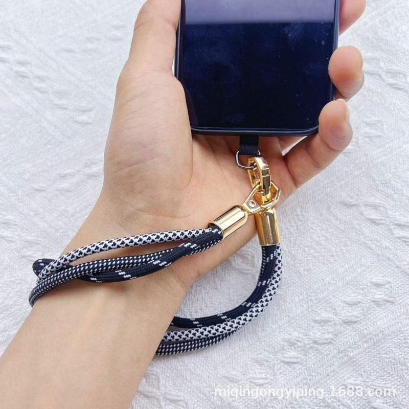New color-blocked short phone lanyard, dopamine wrist lanyard, phone case hand-held lanyard, outdoor travel anti-loss short lanyard Application Scenario