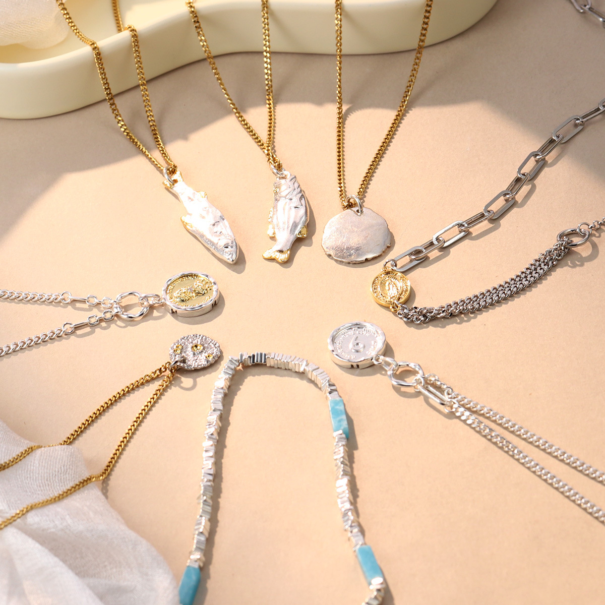 European and American metal round coin human figure necklace, elegant collarbone chain, individual fish, light luxury, 2025 necklace sweater chain trend