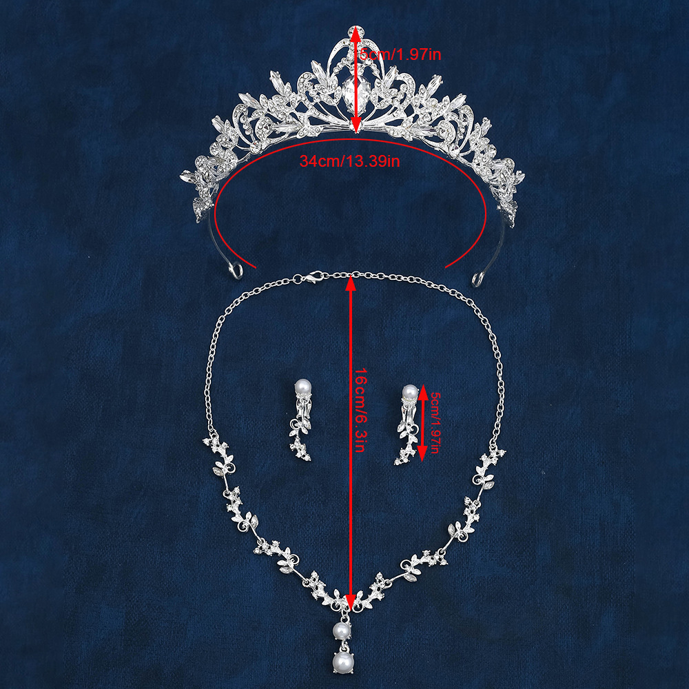 European and American luxurious and elegant bridal chain, three-piece set, hair accessories, ornaments, high-end wedding necklace, earrings, crown Application Scenario