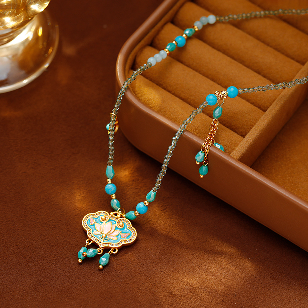 Hyacinth original design retro palace-style peace lock pendant necklace for women, 2025 new Chinese dopamine sweater chain